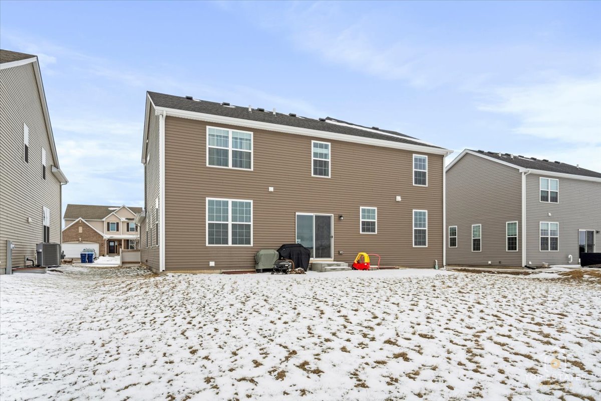 1457 Collins Drive, Elburn, IL 60119