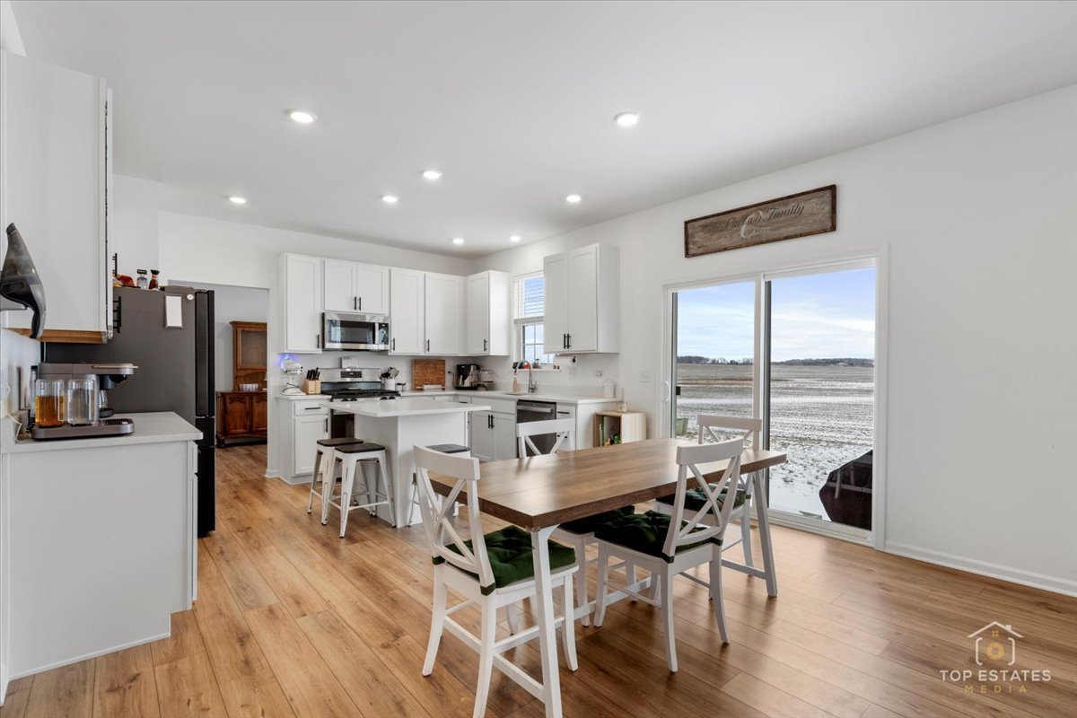 1457 Collins Drive, Elburn, IL 60119