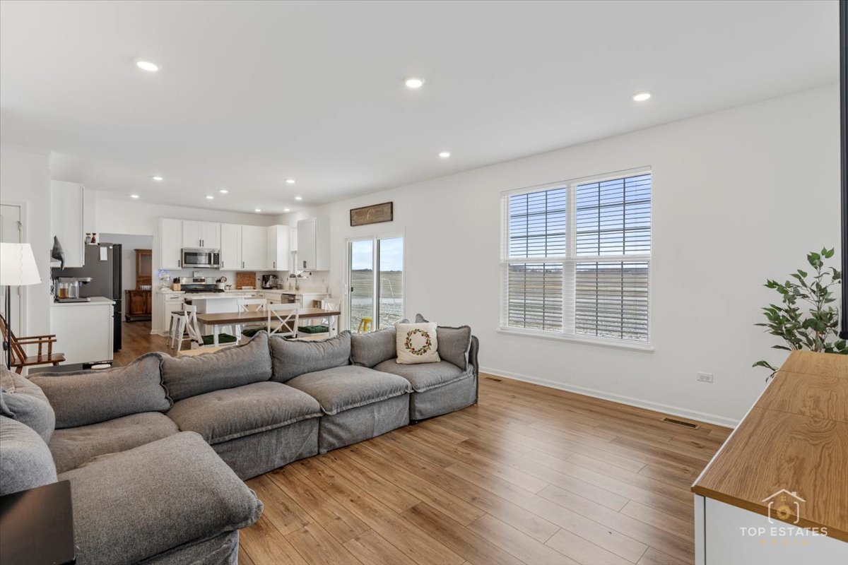 1457 Collins Drive, Elburn, IL 60119