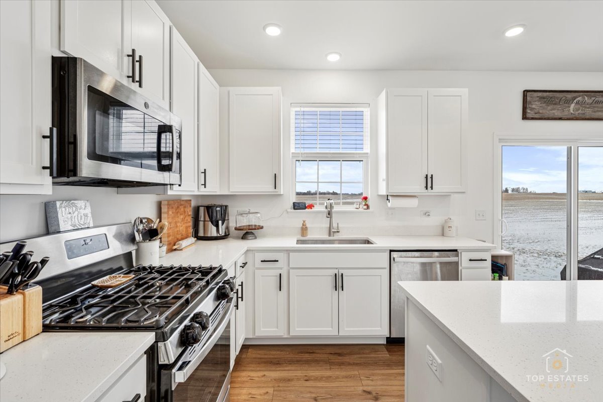 1457 Collins Drive, Elburn, IL 60119