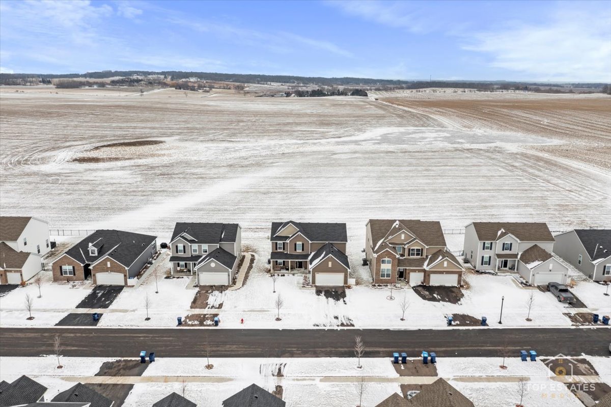 1457 Collins Drive, Elburn, IL 60119