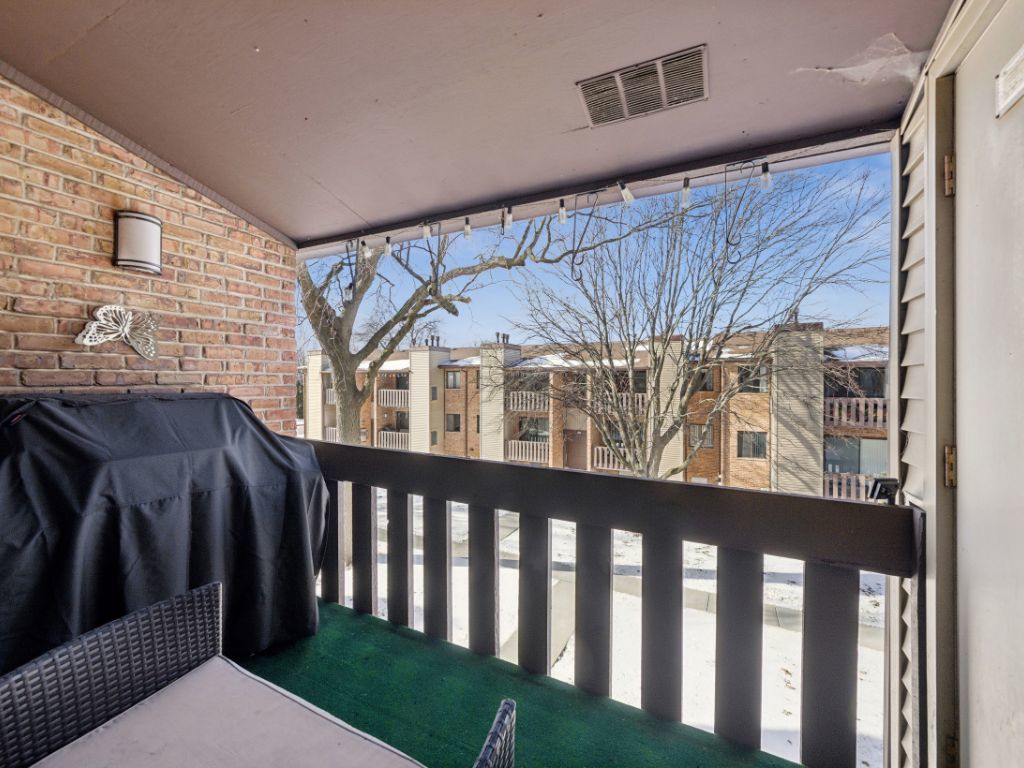 320 Sheridan Drive #2C, Willowbrook, IL 60527