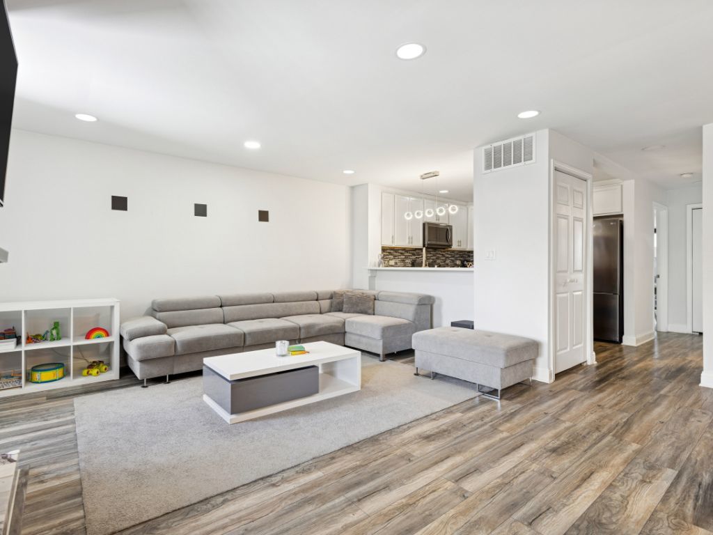 320 Sheridan Drive #2C, Willowbrook, IL 60527