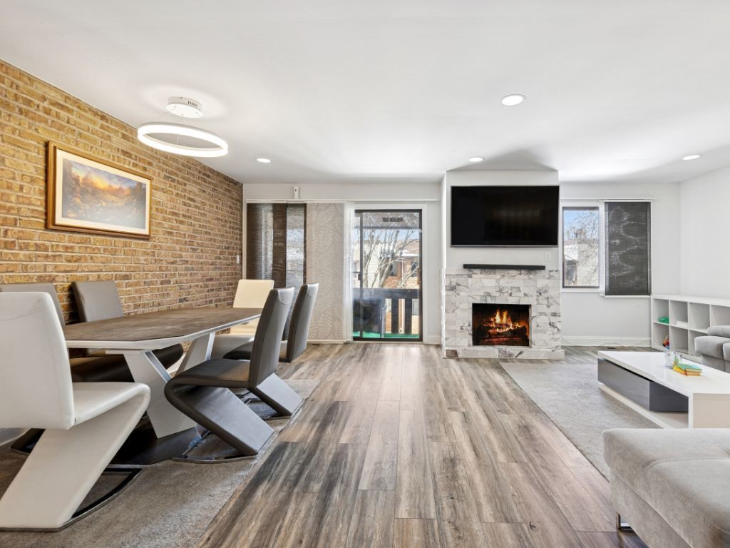 320 Sheridan Drive #2C, Willowbrook, IL 60527