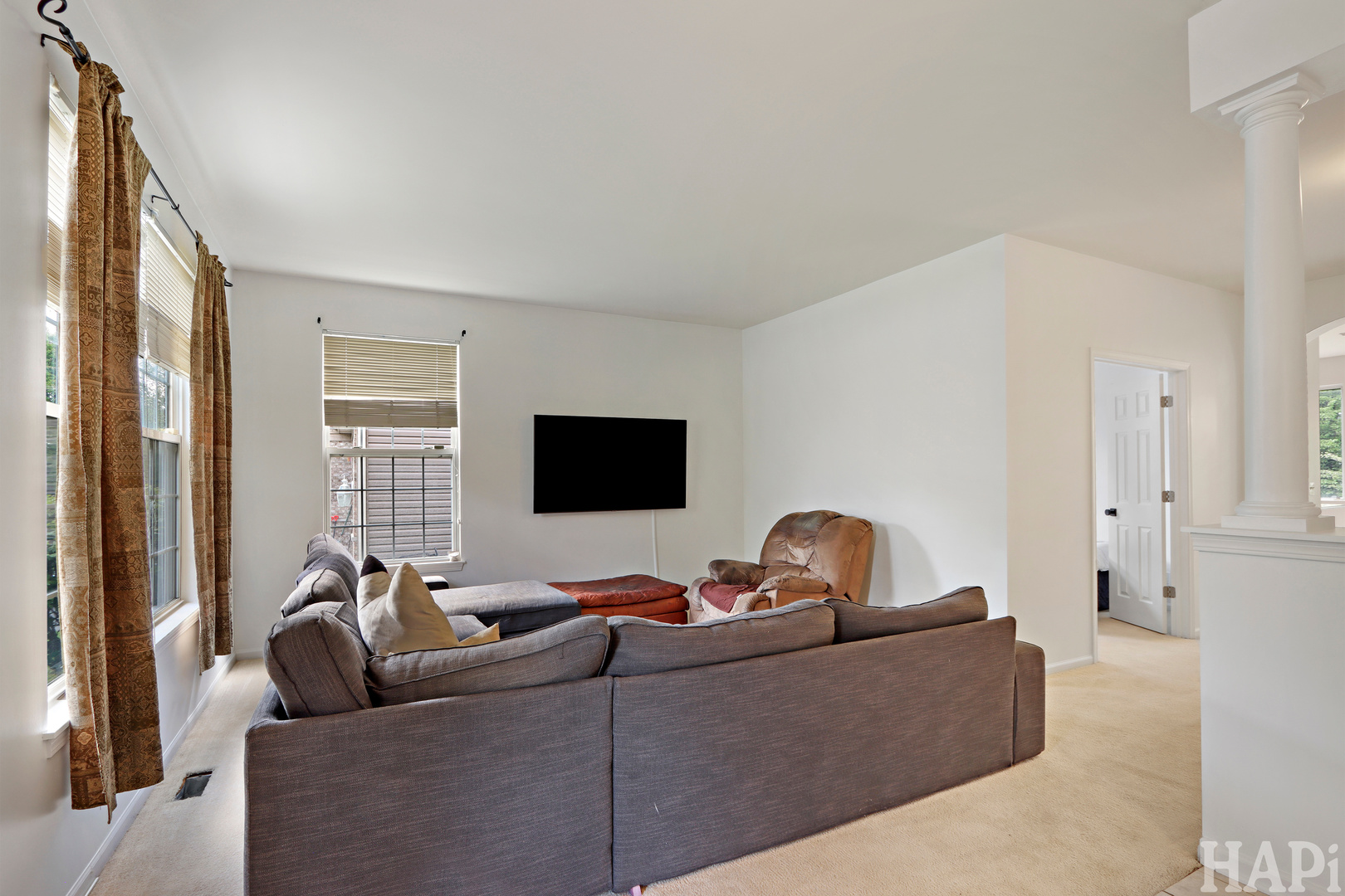 2050 Colchester Avenue, Hoffman Estates, IL 60192