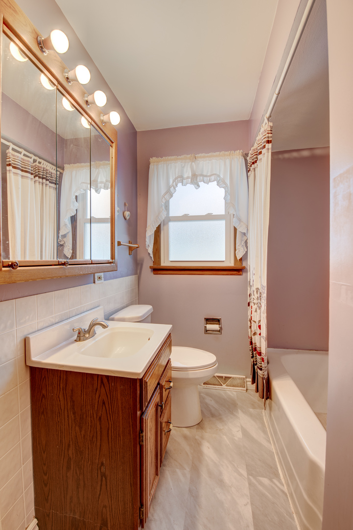 827 E 160th Place, South Holland, IL 60473