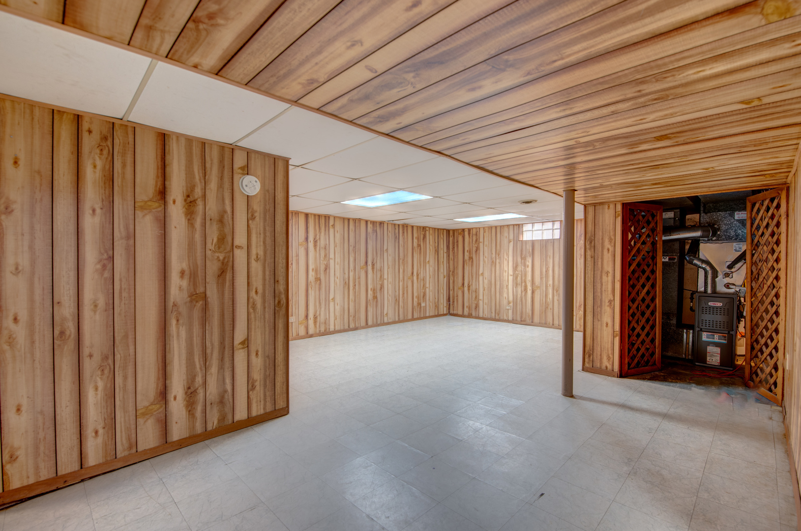 827 E 160th Place, South Holland, IL 60473