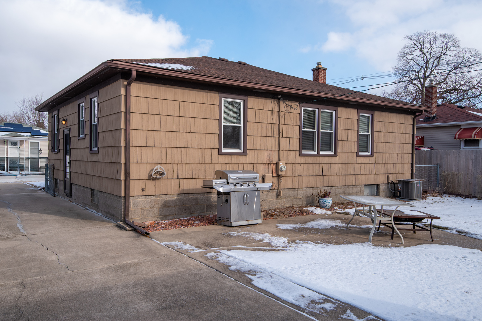827 E 160th Place, South Holland, IL 60473