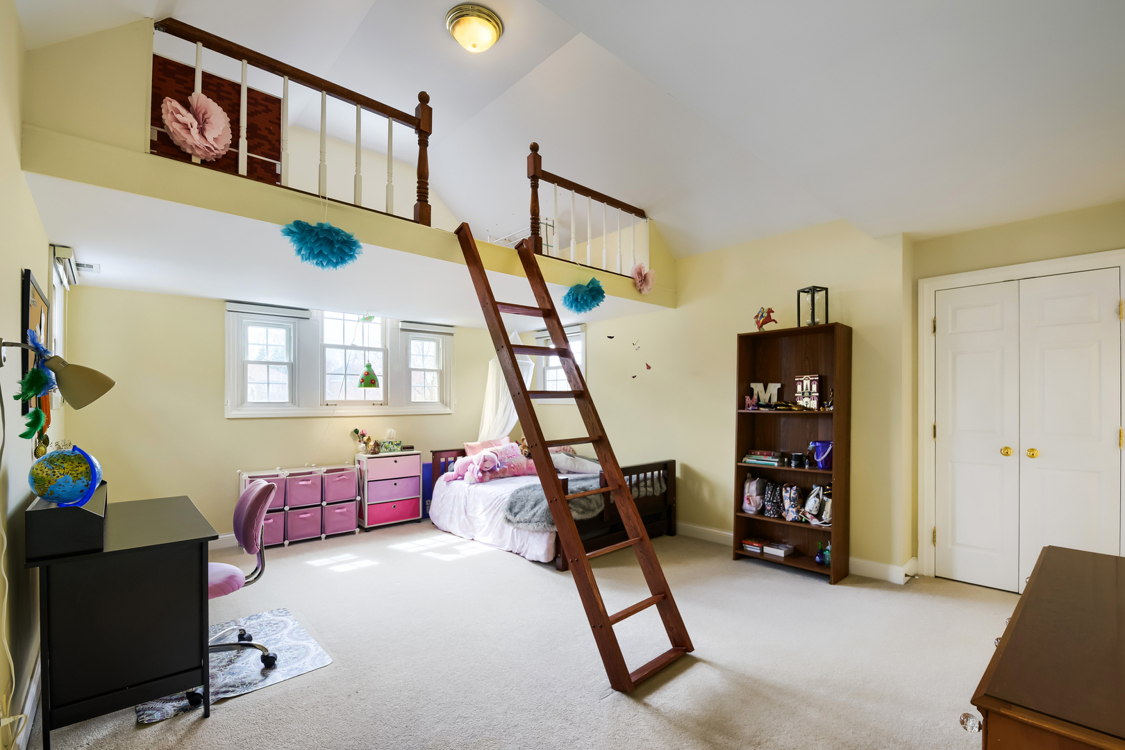 56 Ridgefield Lane, Willowbrook, IL 60527