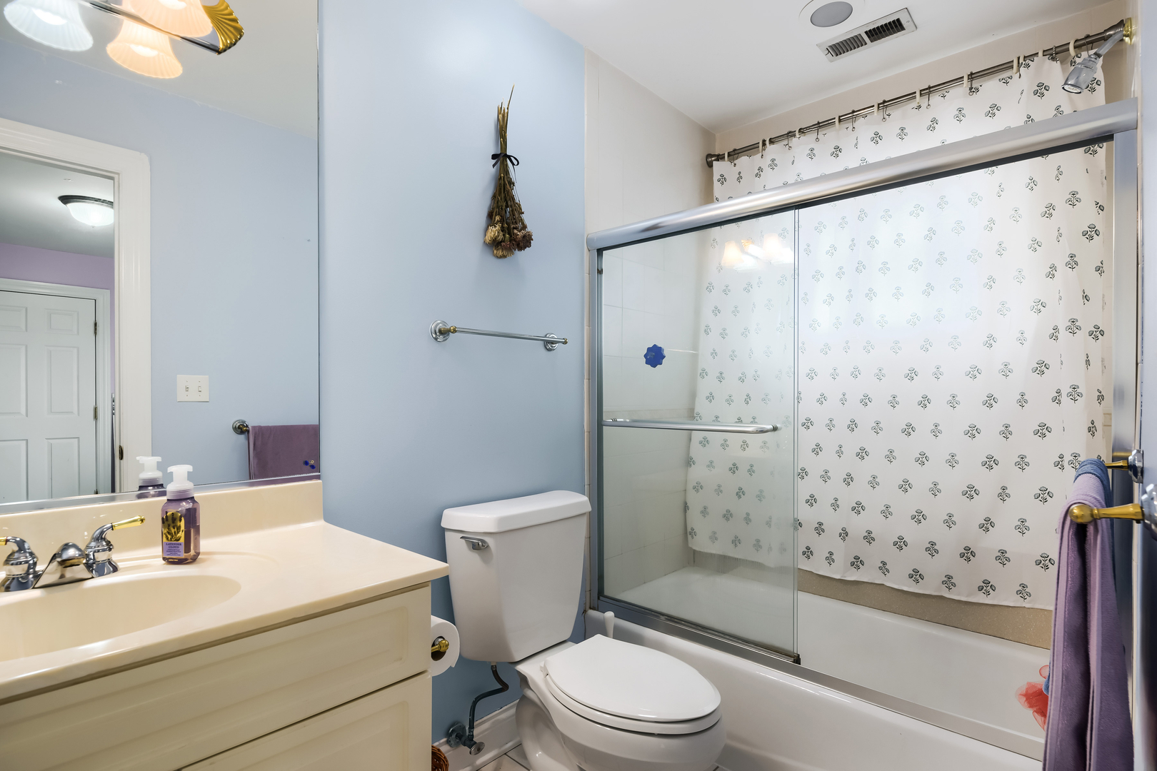 56 Ridgefield Lane, Willowbrook, IL 60527