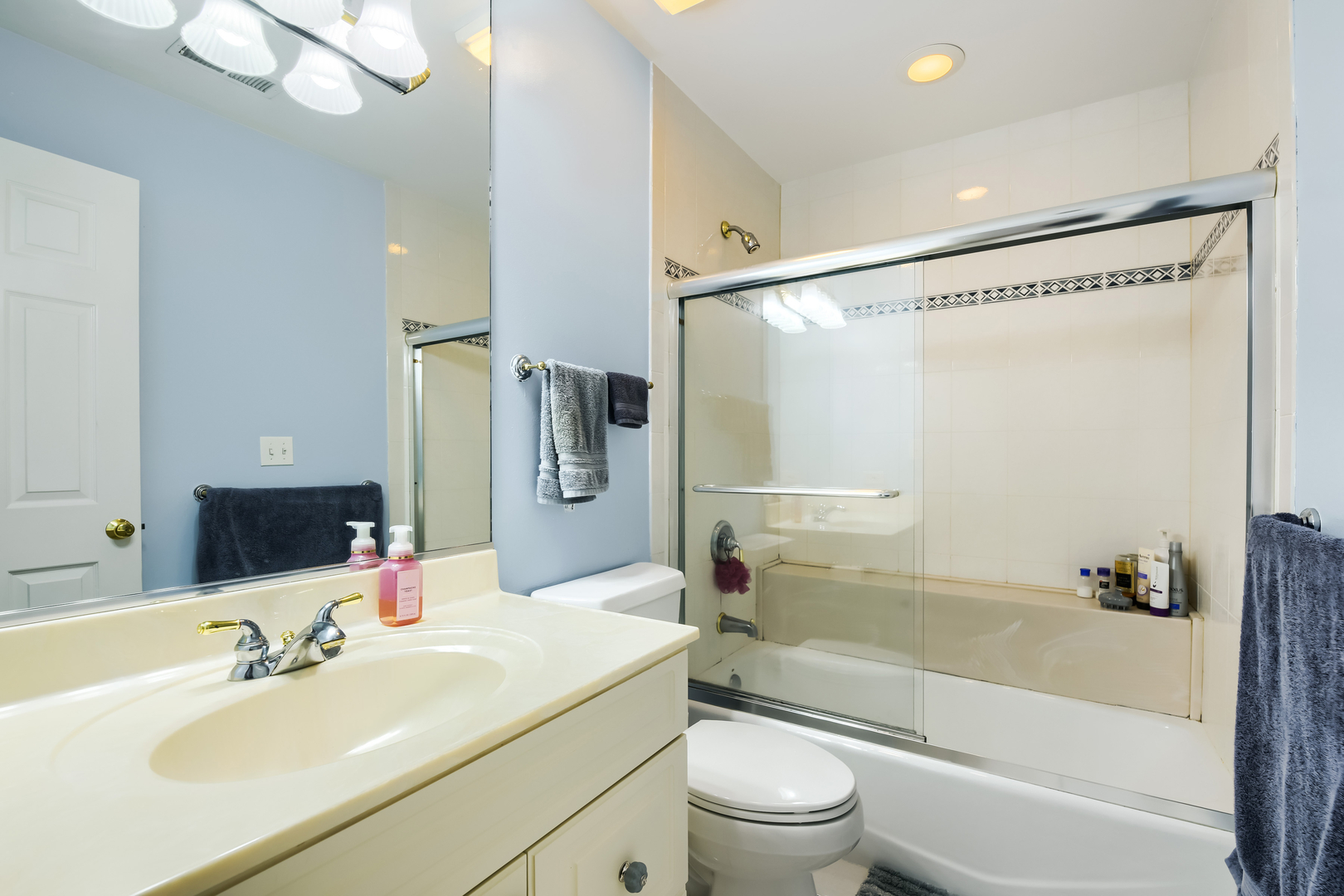 56 Ridgefield Lane, Willowbrook, IL 60527