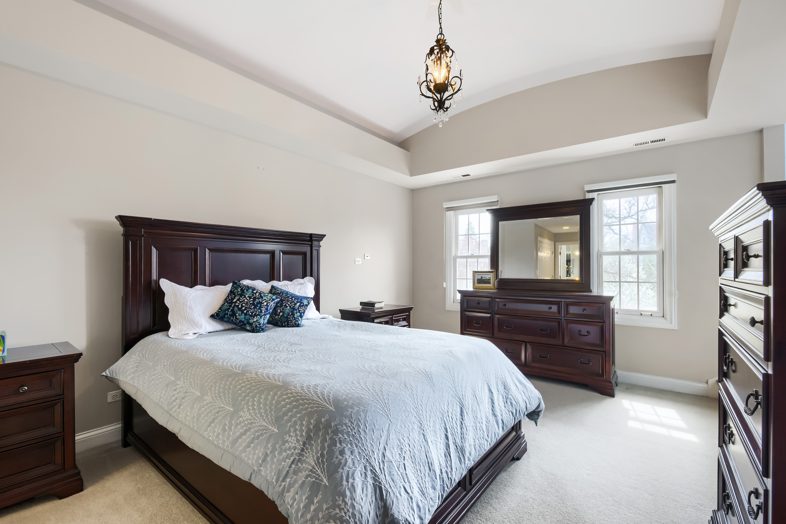 56 Ridgefield Lane, Willowbrook, IL 60527