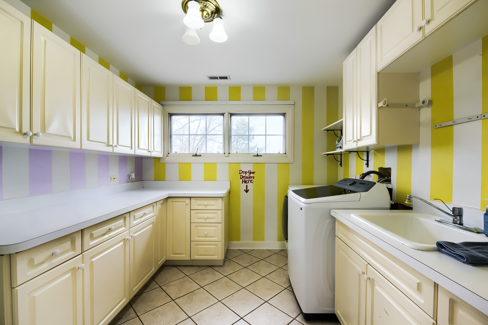 56 Ridgefield Lane, Willowbrook, IL 60527