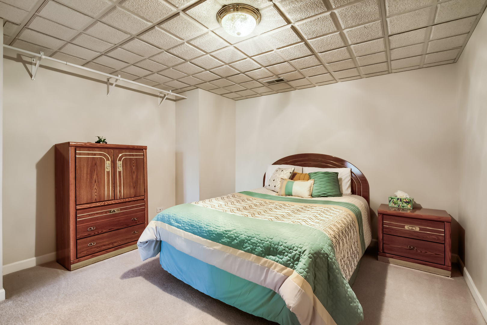 56 Ridgefield Lane, Willowbrook, IL 60527