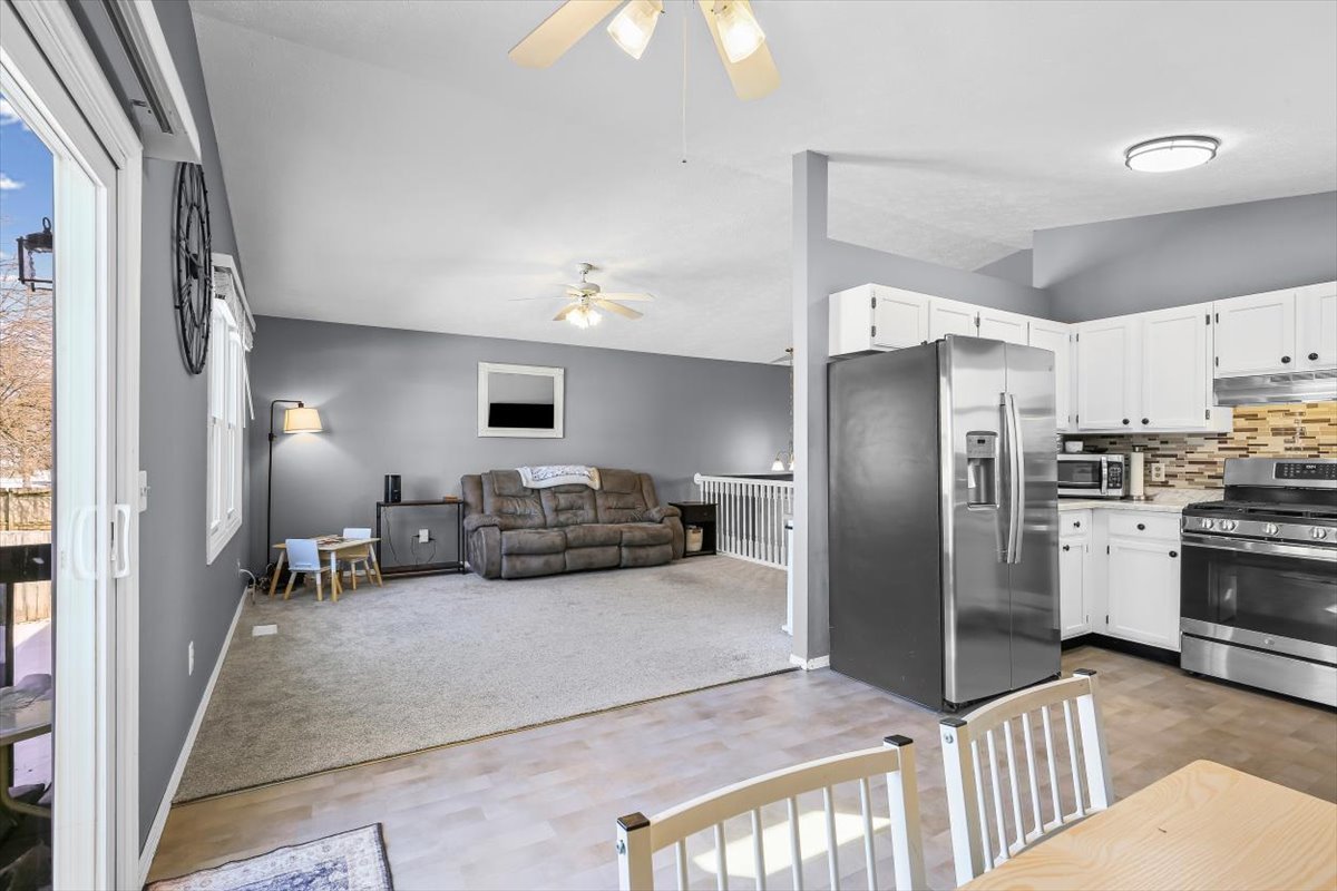 2823 Rutherford Drive, Bloomington, IL 61705