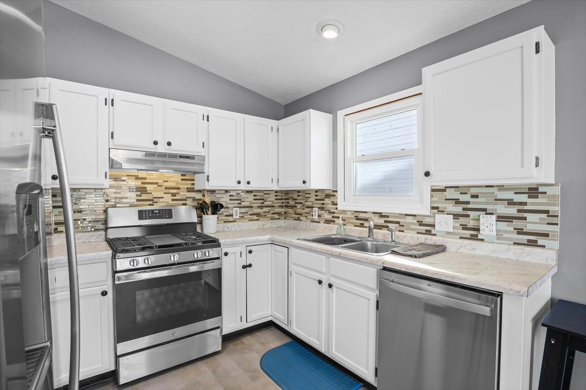 2823 Rutherford Drive, Bloomington, IL 61705