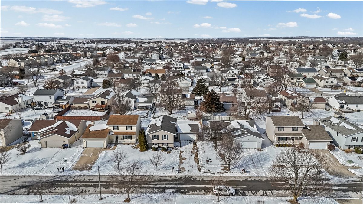 2823 Rutherford Drive, Bloomington, IL 61705