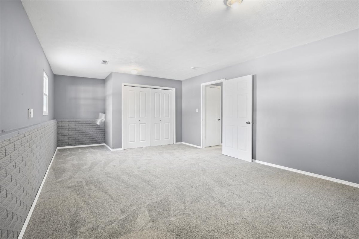 2823 Rutherford Drive, Bloomington, IL 61705