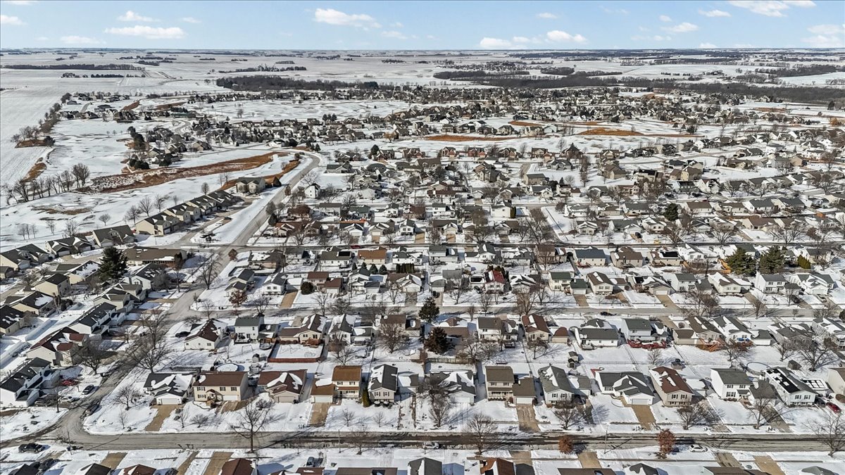 2823 Rutherford Drive, Bloomington, IL 61705