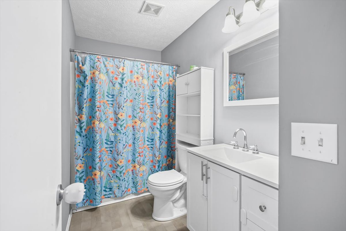 2823 Rutherford Drive, Bloomington, IL 61705