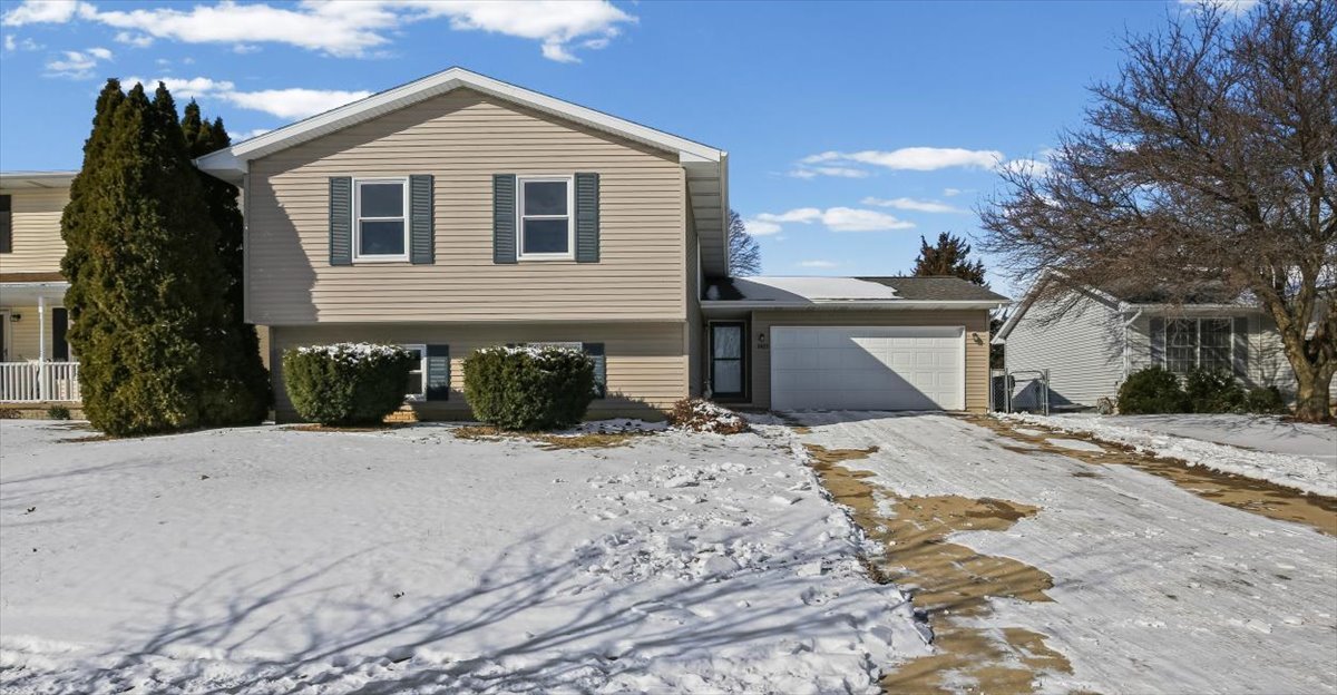 2823 Rutherford Drive, Bloomington, IL 61705