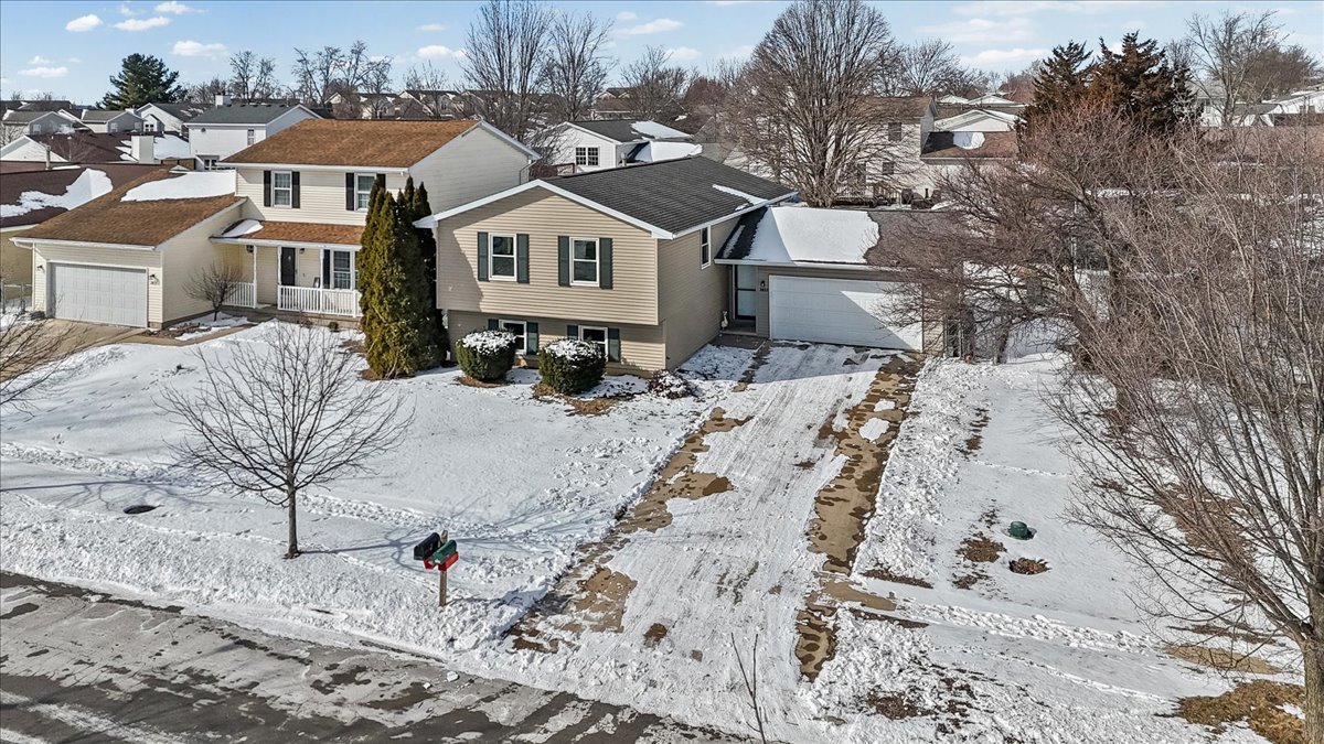 2823 Rutherford Drive, Bloomington, IL 61705