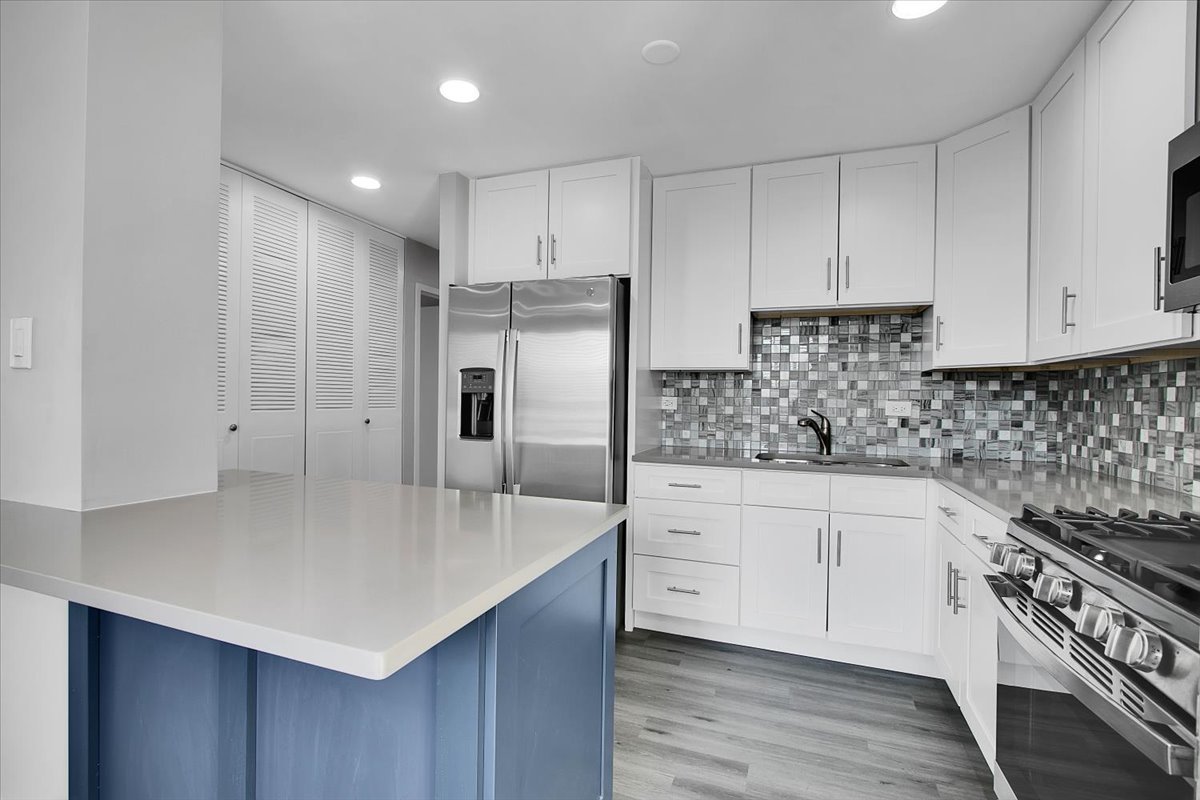 9725 S Karlov Avenue #305, Oak Lawn, IL 60453