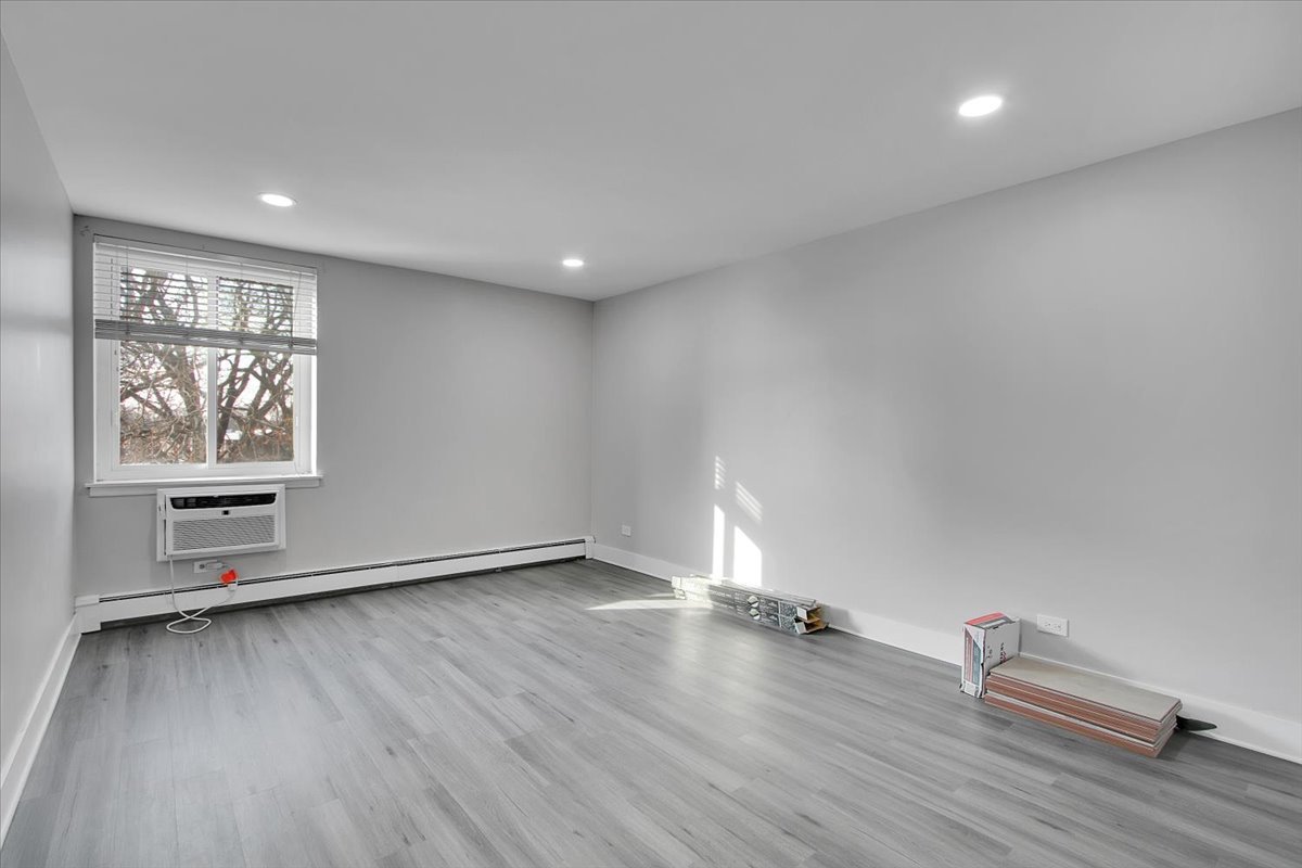 9725 S Karlov Avenue #305, Oak Lawn, IL 60453