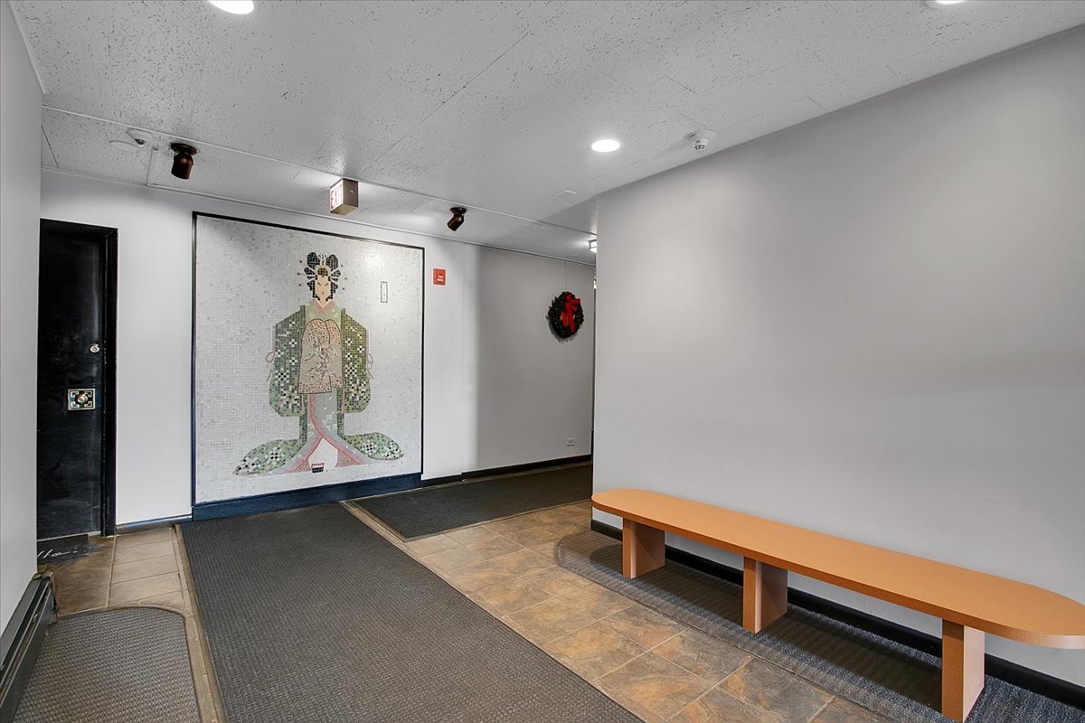 9725 S Karlov Avenue #305, Oak Lawn, IL 60453