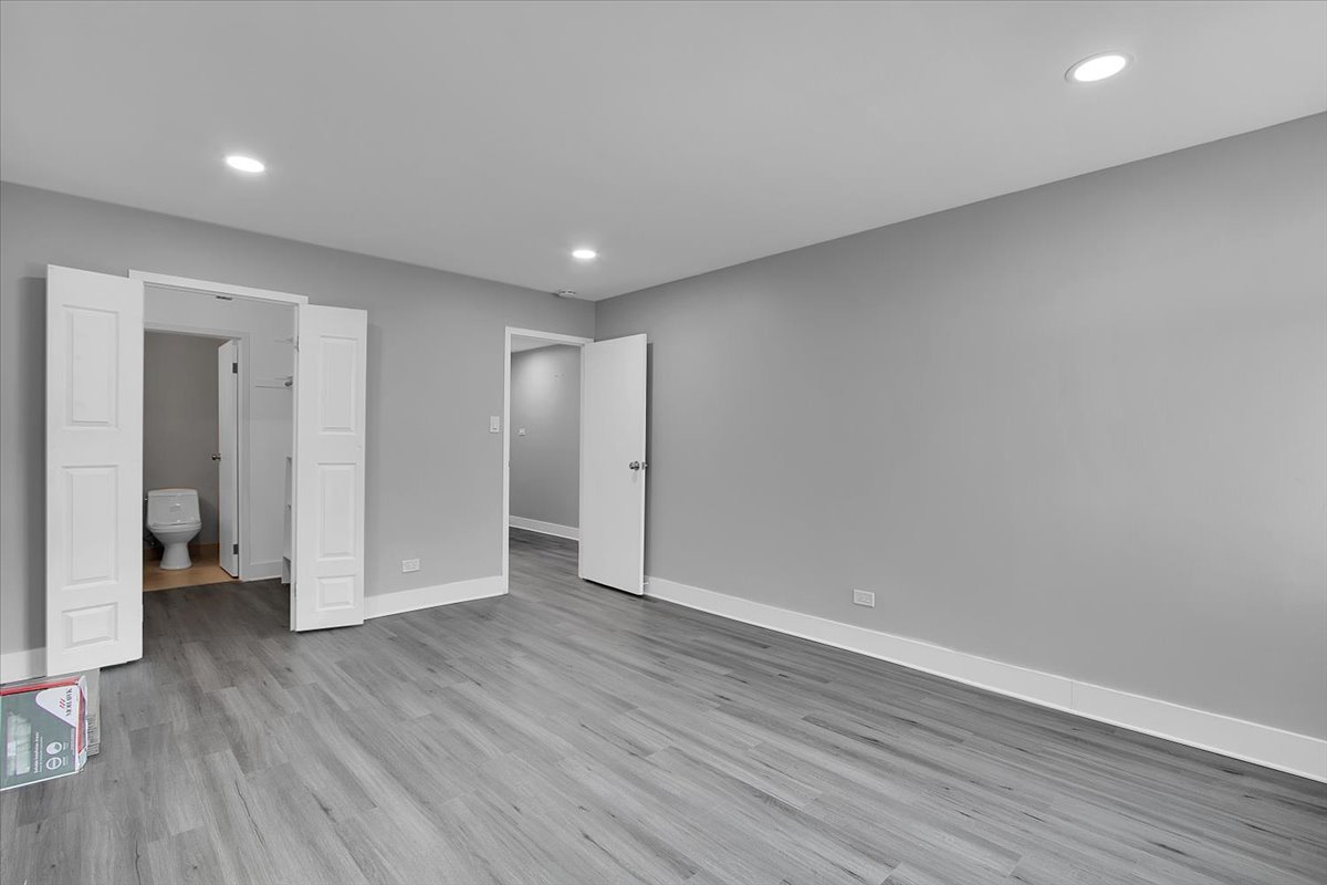 9725 S Karlov Avenue #305, Oak Lawn, IL 60453