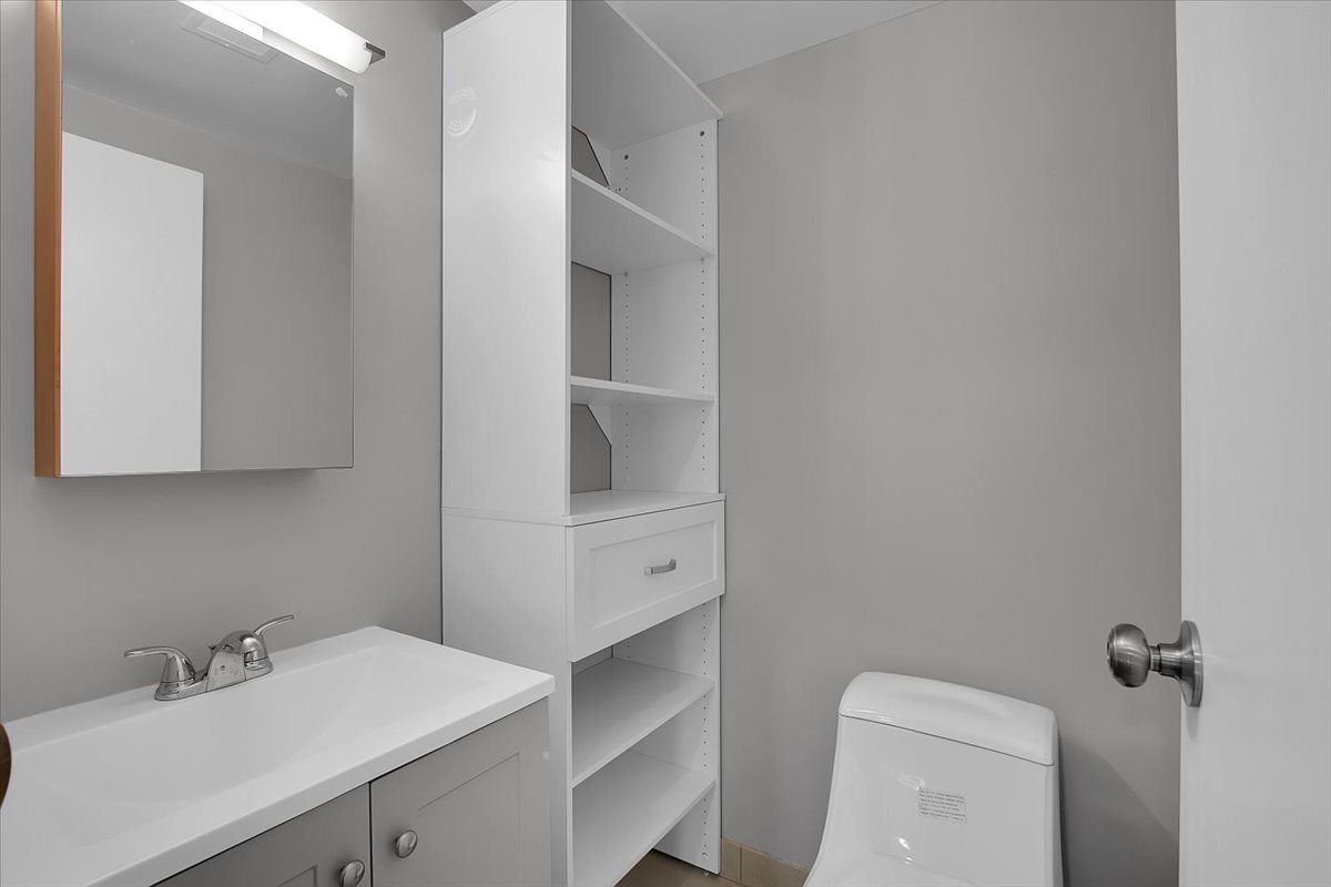 9725 S Karlov Avenue #305, Oak Lawn, IL 60453