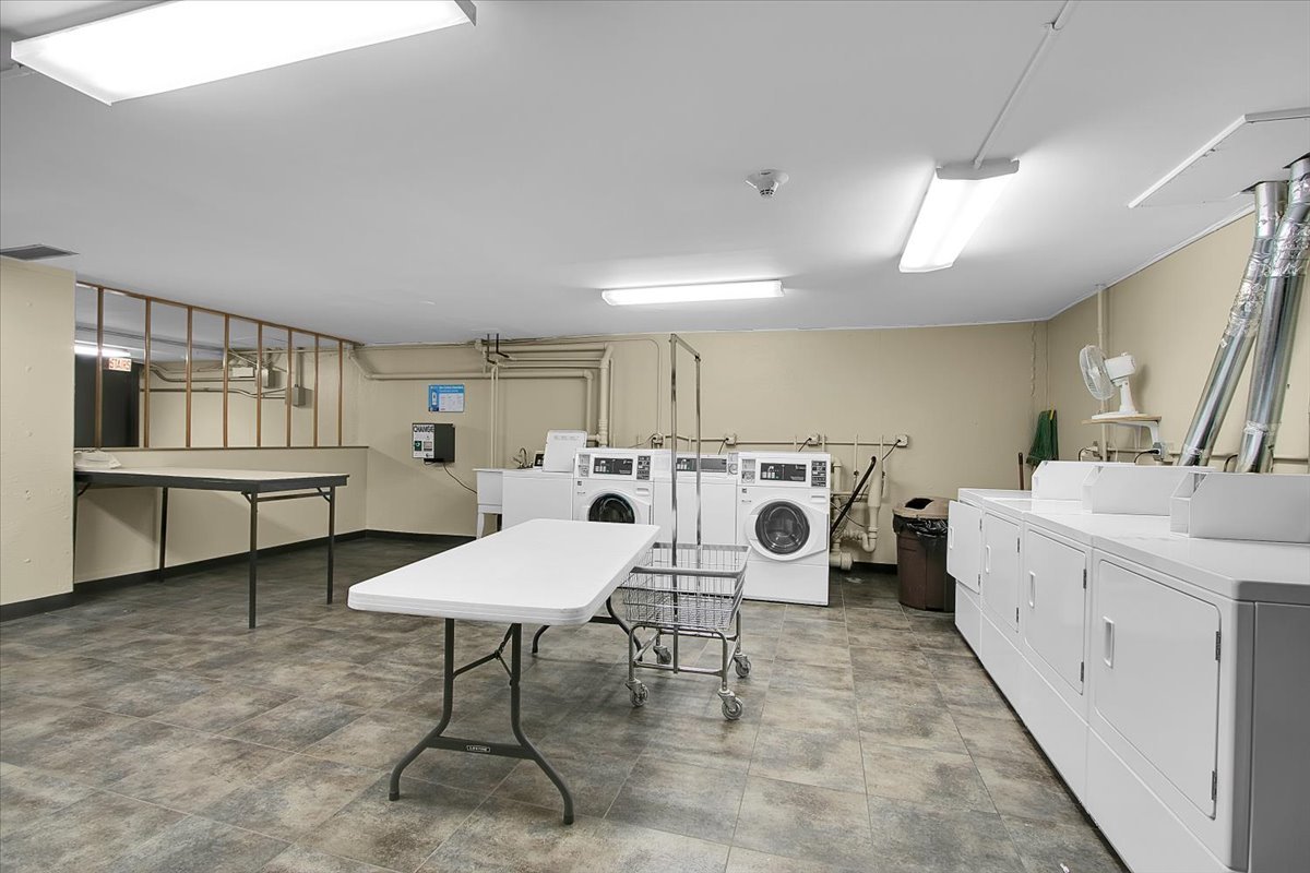 9725 S Karlov Avenue #305, Oak Lawn, IL 60453