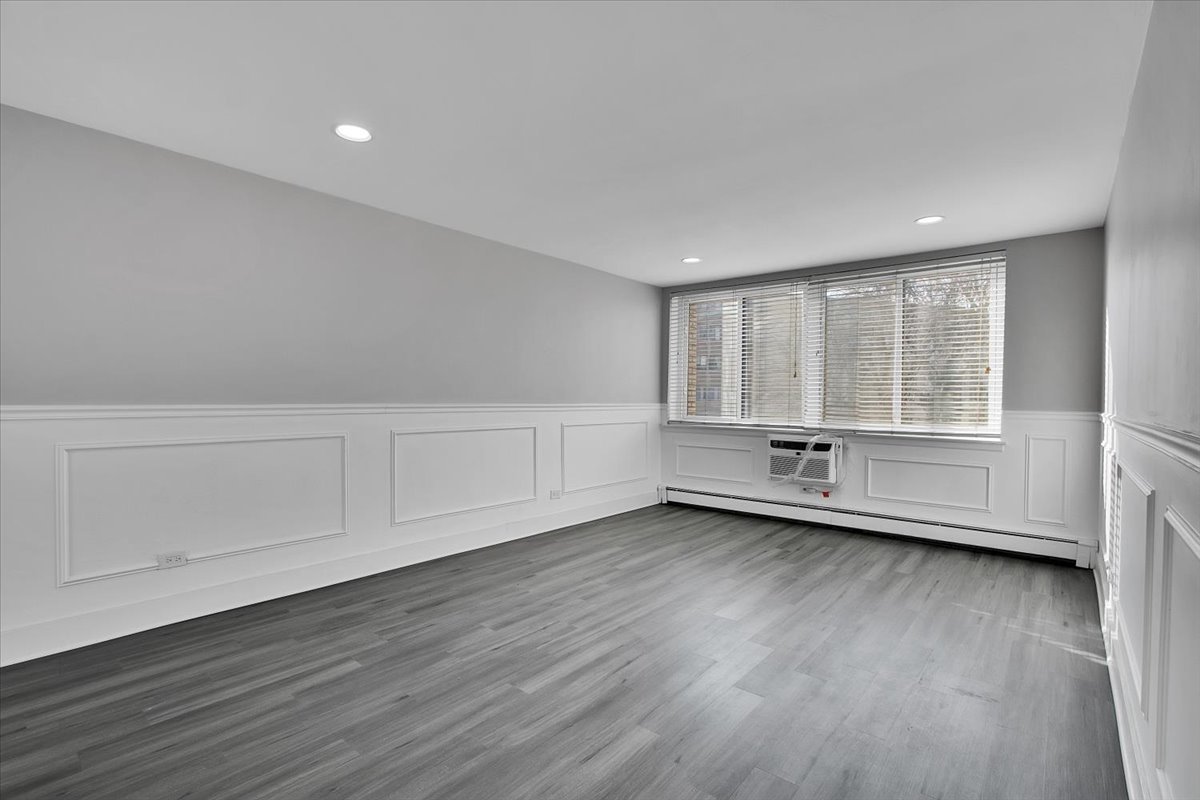 9725 S Karlov Avenue #305, Oak Lawn, IL 60453