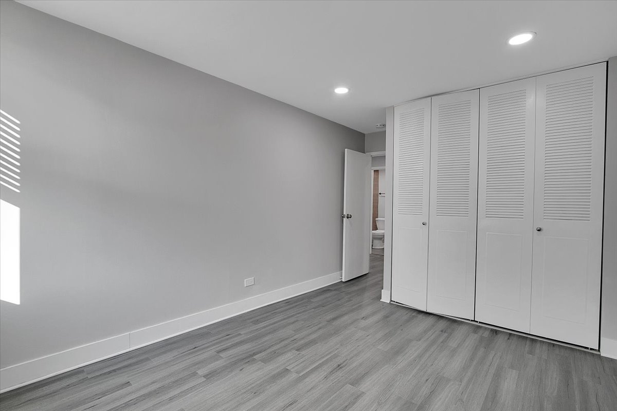 9725 S Karlov Avenue #305, Oak Lawn, IL 60453