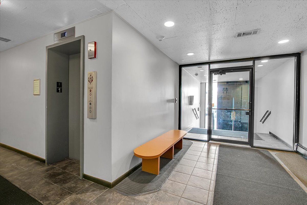 9725 S Karlov Avenue #305, Oak Lawn, IL 60453