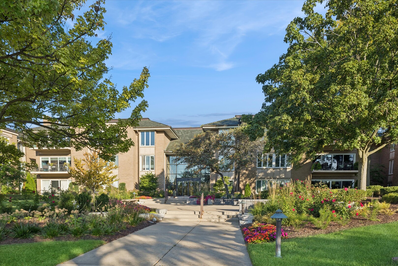 1 Oak Brook Club Drive #A310, Oak Brook, IL 60523