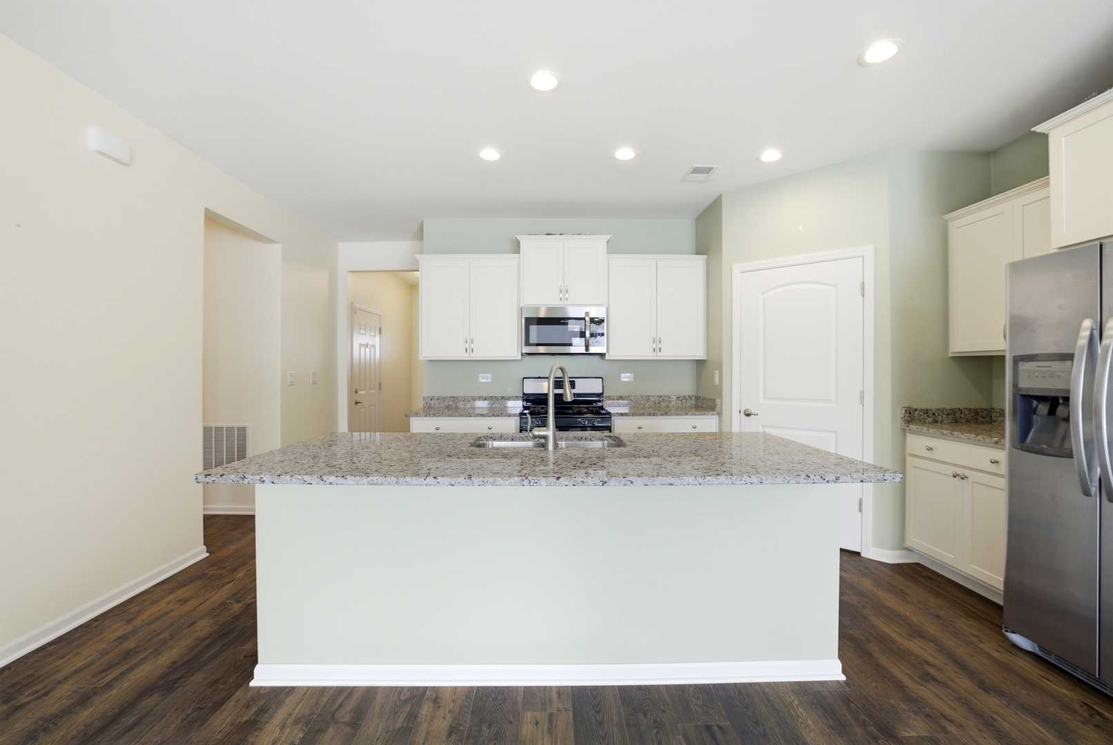 935 Carolina Court, Pingree Grove, IL 60140