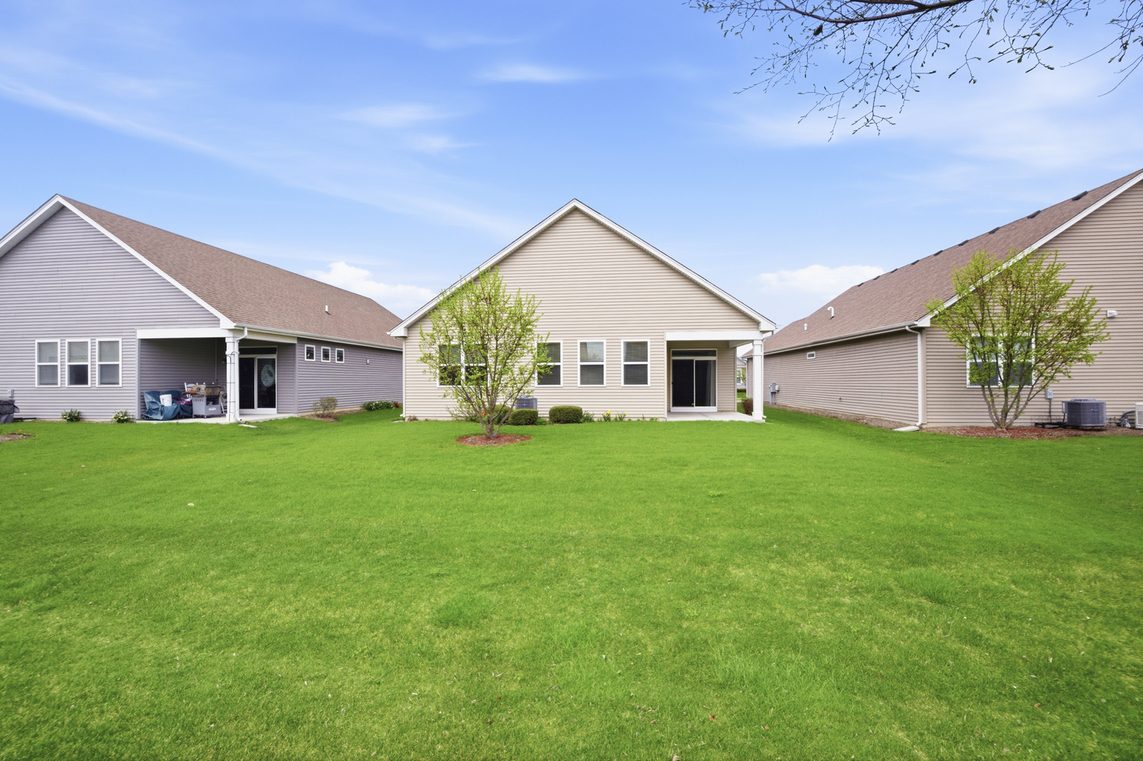 935 Carolina Court, Pingree Grove, IL 60140