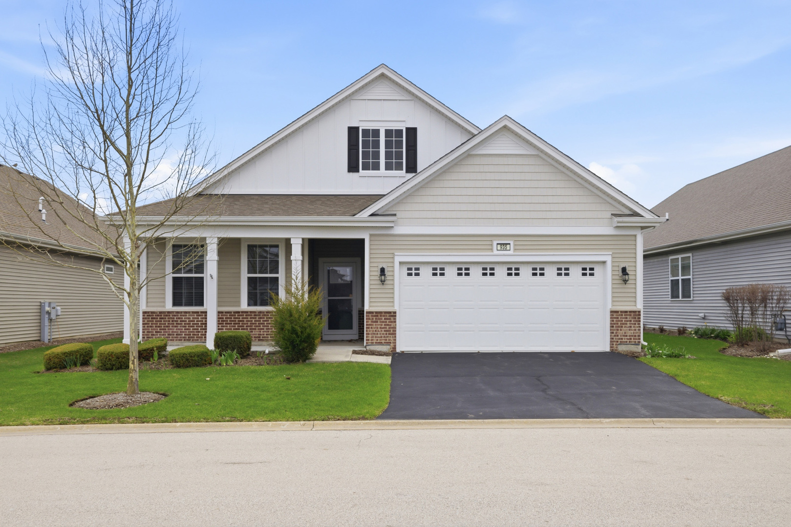 935 Carolina Court, Pingree Grove, IL 60140
