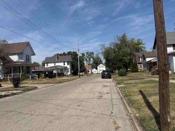 45 N 7th Avenue, Canton, IL 61520