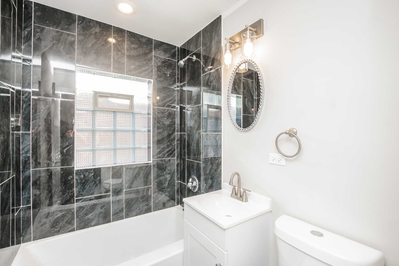 9800 S Drexel Avenue, Chicago, IL 60628