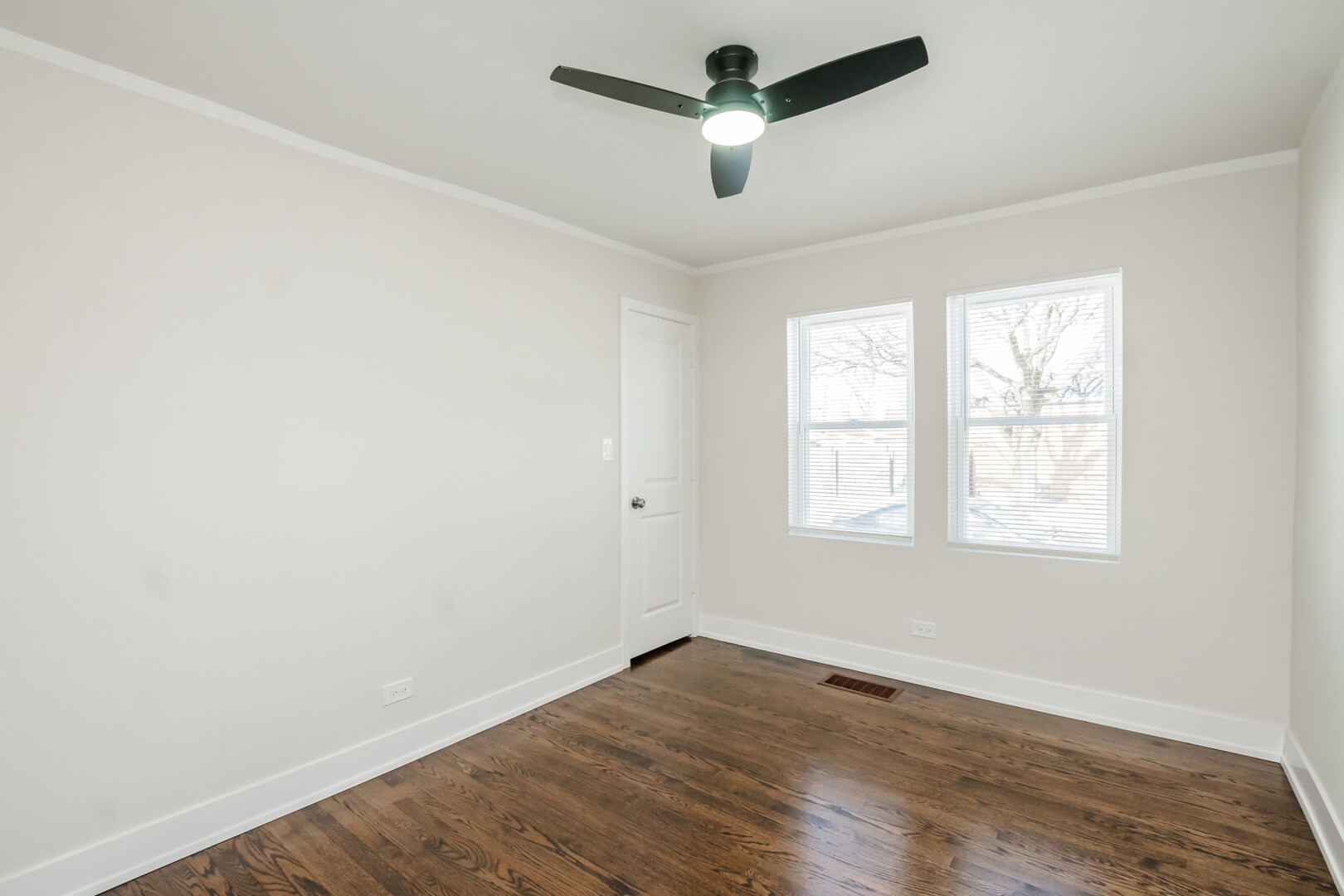 9800 S Drexel Avenue, Chicago, IL 60628