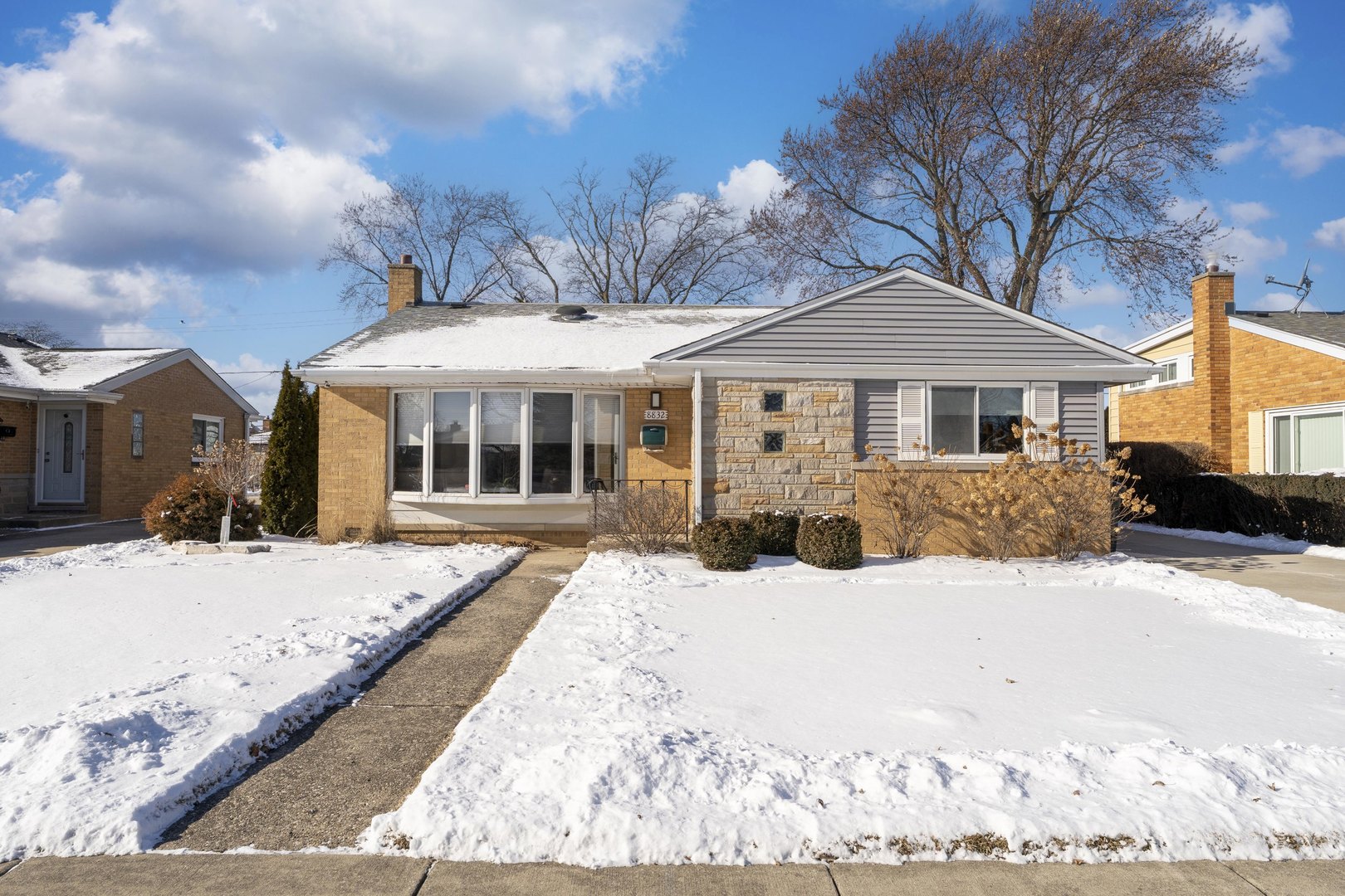 8832 Osceola Avenue, Morton Grove, IL 60053
