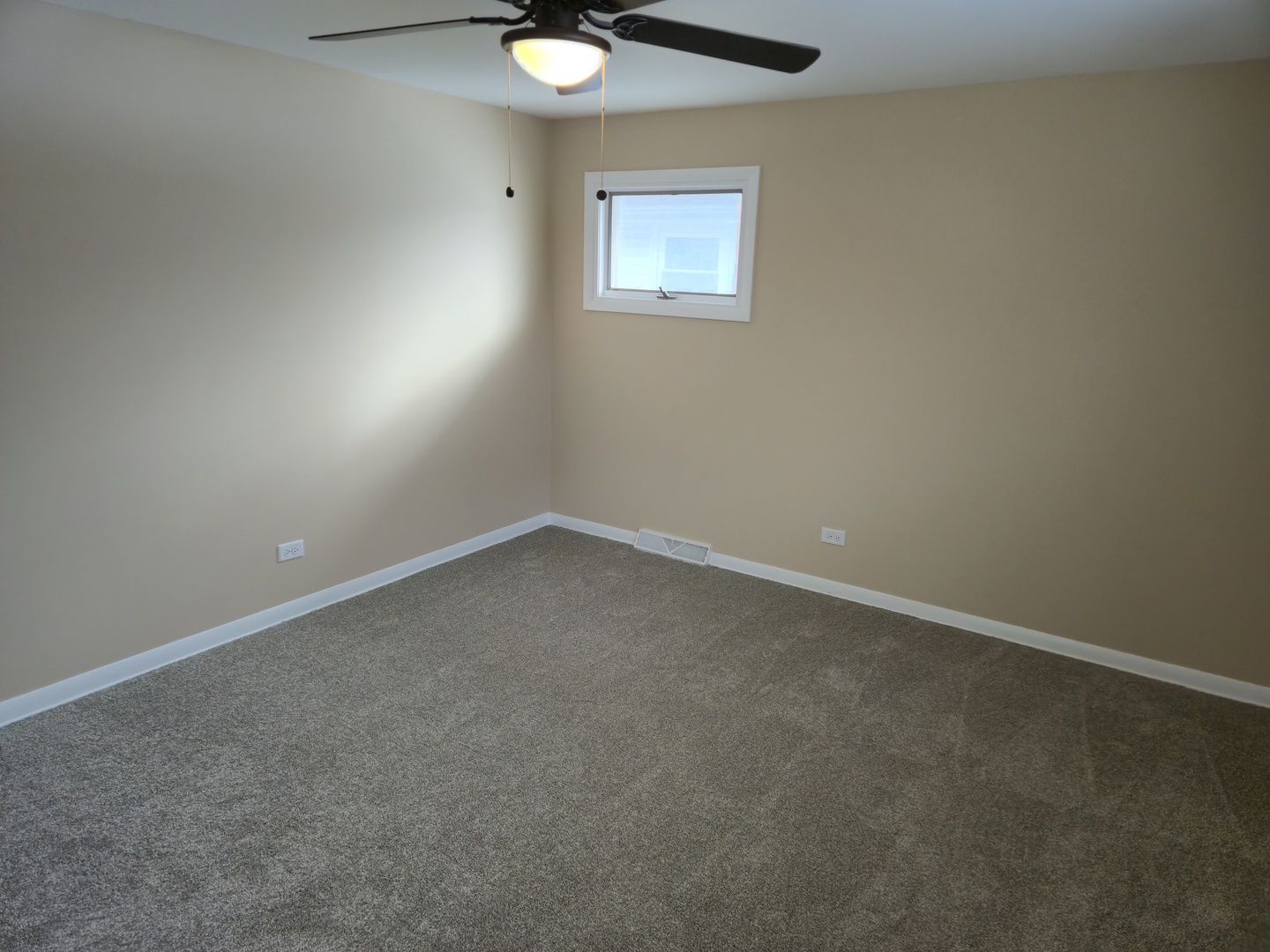 14927 Kenton Avenue, Midlothian, IL 60445