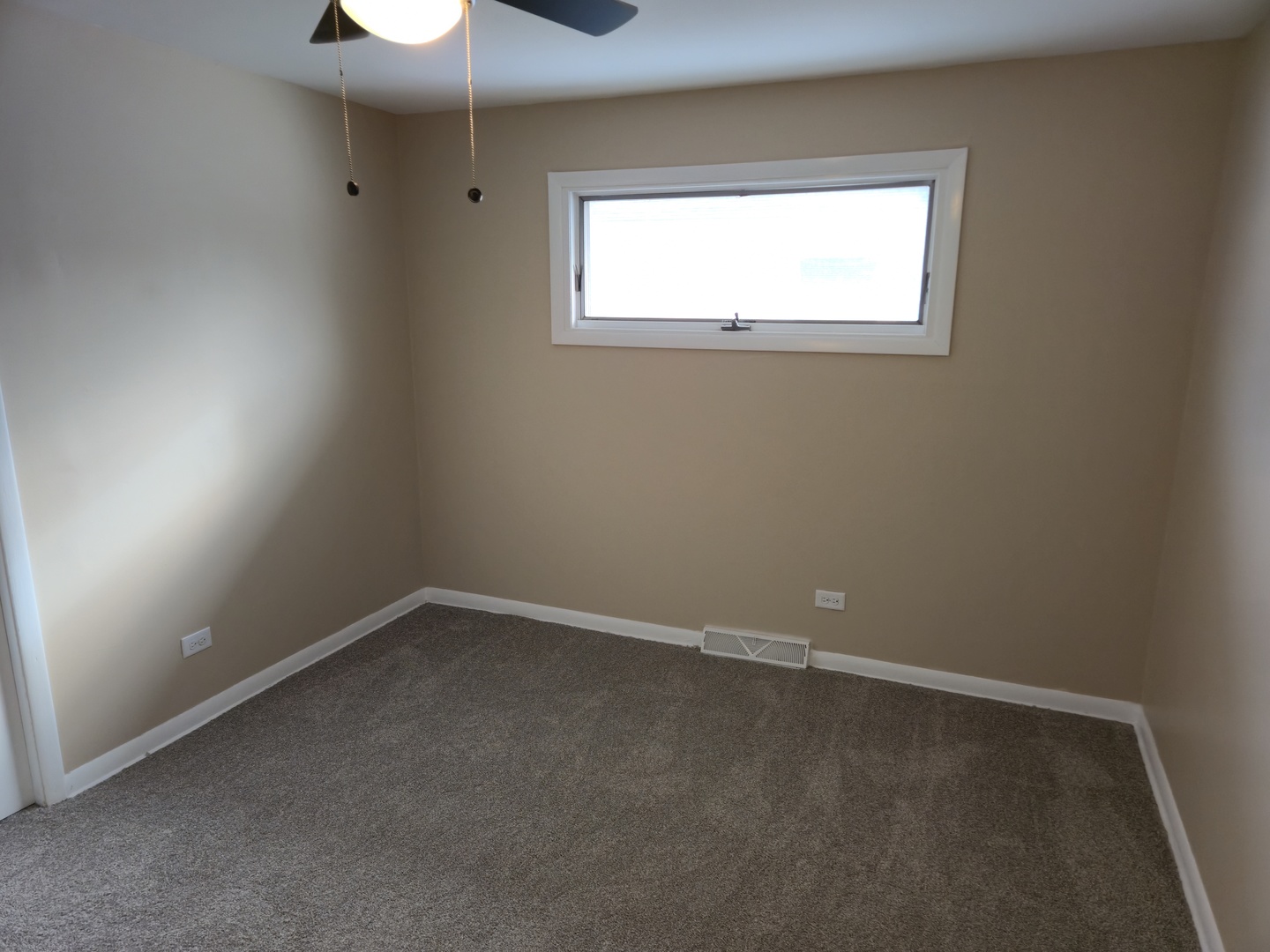 14927 Kenton Avenue, Midlothian, IL 60445