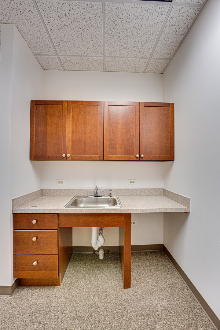 4200 Cantera Drive #204, Warrenville, IL 60555