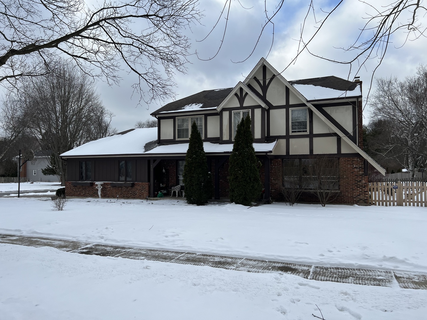 713 Dawes Street, Libertyville, IL 60048