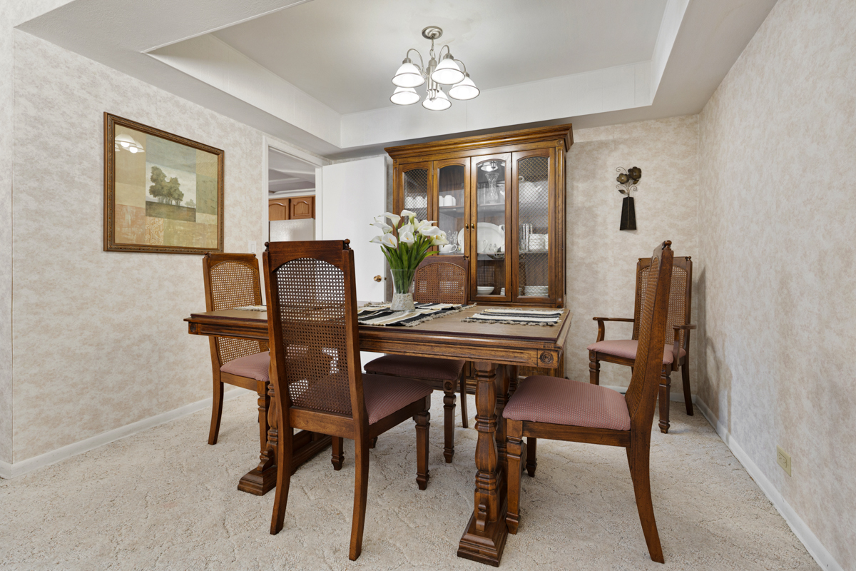 620 Chelmsford Lane, Elk Grove Village, IL 60007