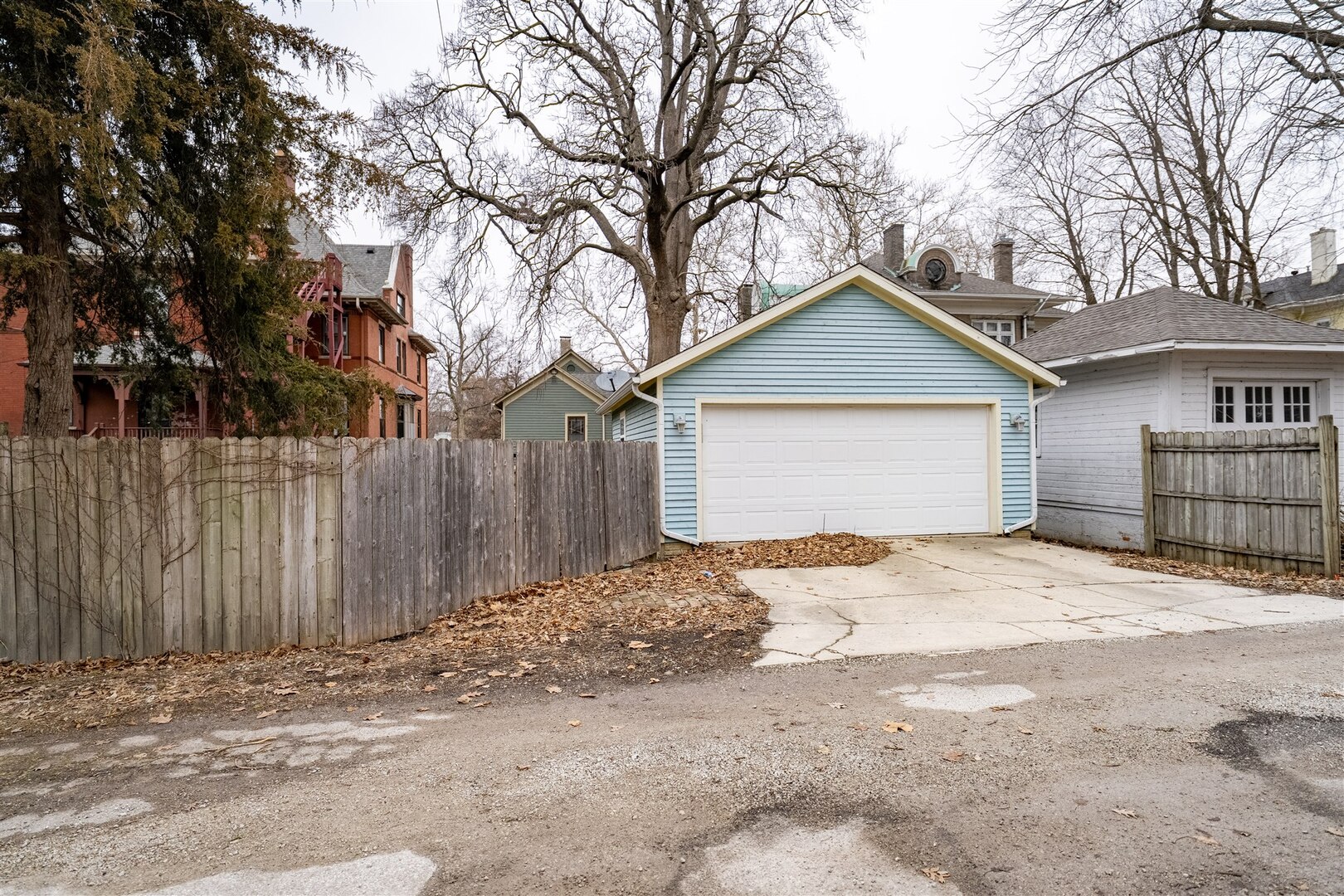 305 E Chestnut Street, Bloomington, IL 61701