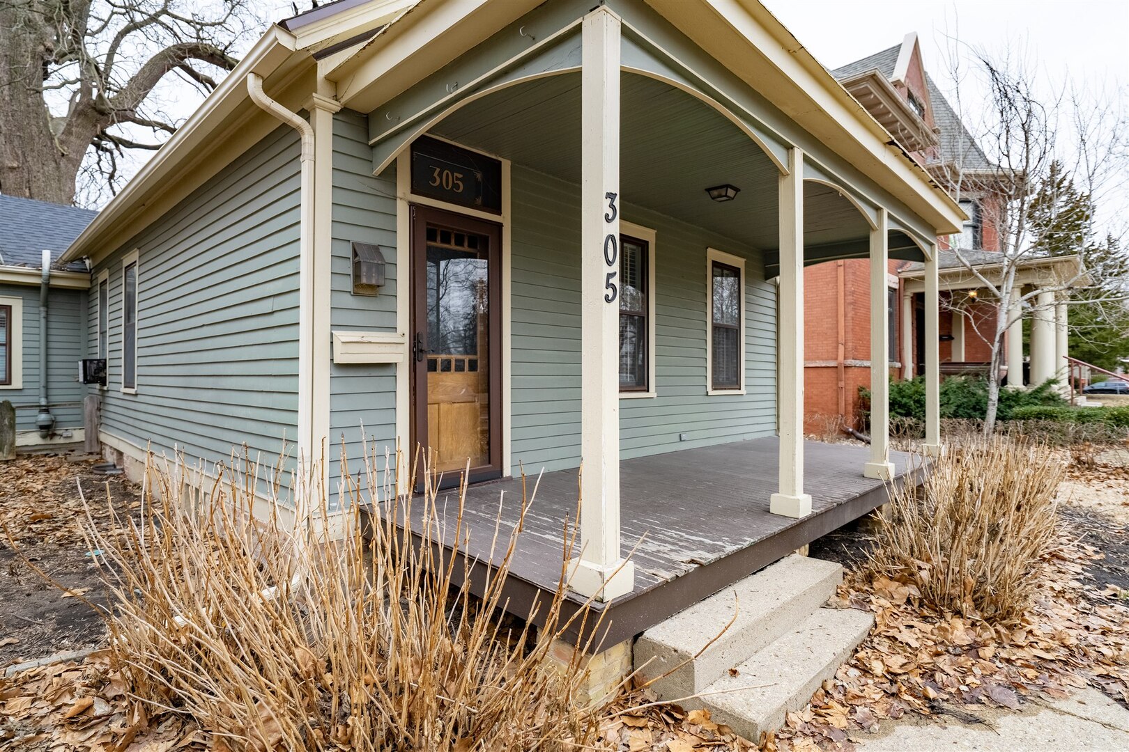 305 E Chestnut Street, Bloomington, IL 61701